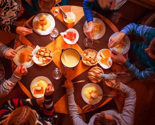 Junge Bewegung Schweiz: Gemütlicher Advents Fondue-Plausch im Bergrestaurant «Roggen» in Oensingen.