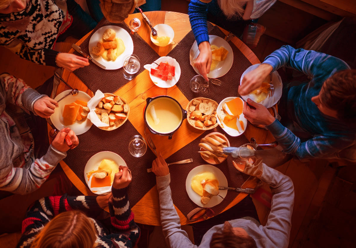 Junge Bewegung Schweiz: Gemütlicher Advents Fondue-Plausch im Bergrestaurant «Roggen» in Oensingen. Junge Bewegung Schweiz: Gemütlicher Advents Fondue-Plausch im Bergrestaurant «Roggen» in Oensingen.